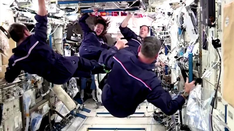 Astronauti si na ISS uspořádali olympiádu a královsky se bavili